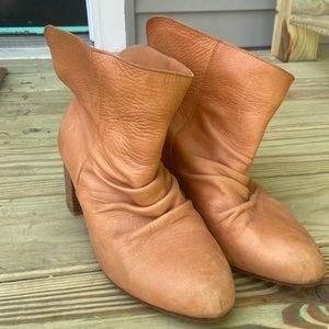 Elf slouchy brown boots